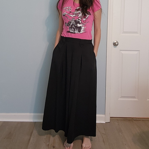 Pants that looks like a skirt - Picture 4 of 6